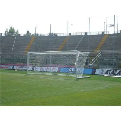 Futbalová brána s tyčami na sieť